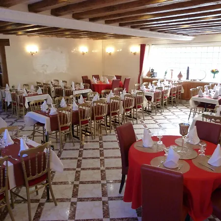Le Clos St Jacques 3* Provins