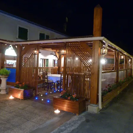 Le Clos St Jacques 3* Provins